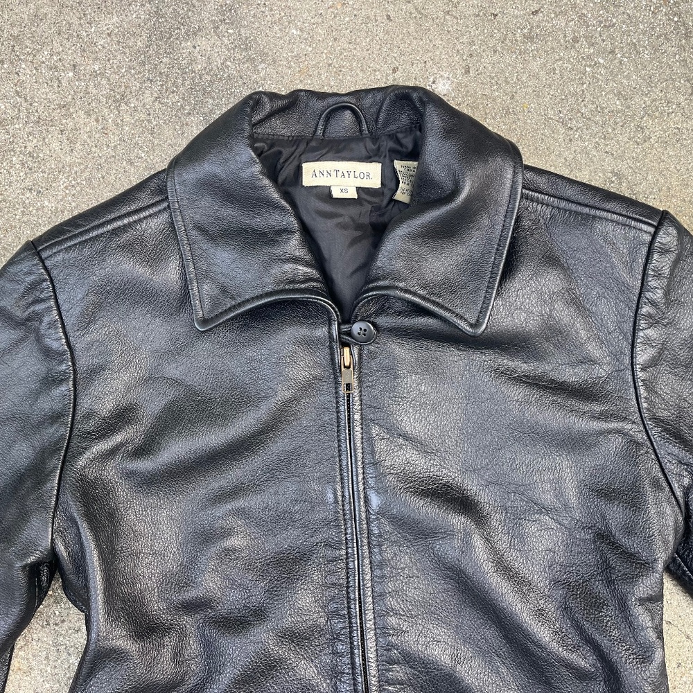 90s leather jacket black fitted crop cropped buckleback xs ann taylor biker moto - Picture 3 of 12